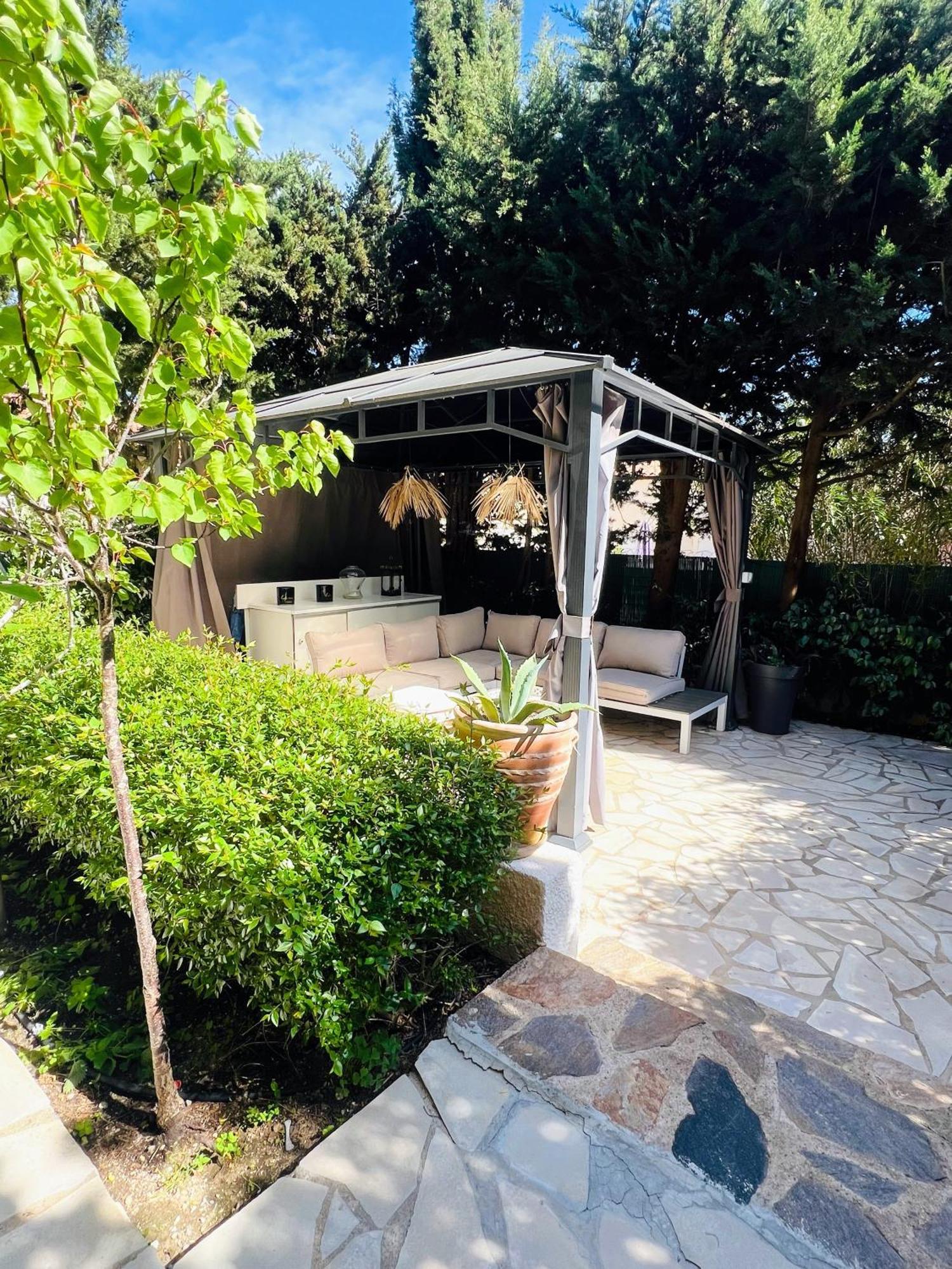 Superbe Appartement Avec Terrasse Jardin Et Parking Prive Saint Tropez Exteriér fotografie